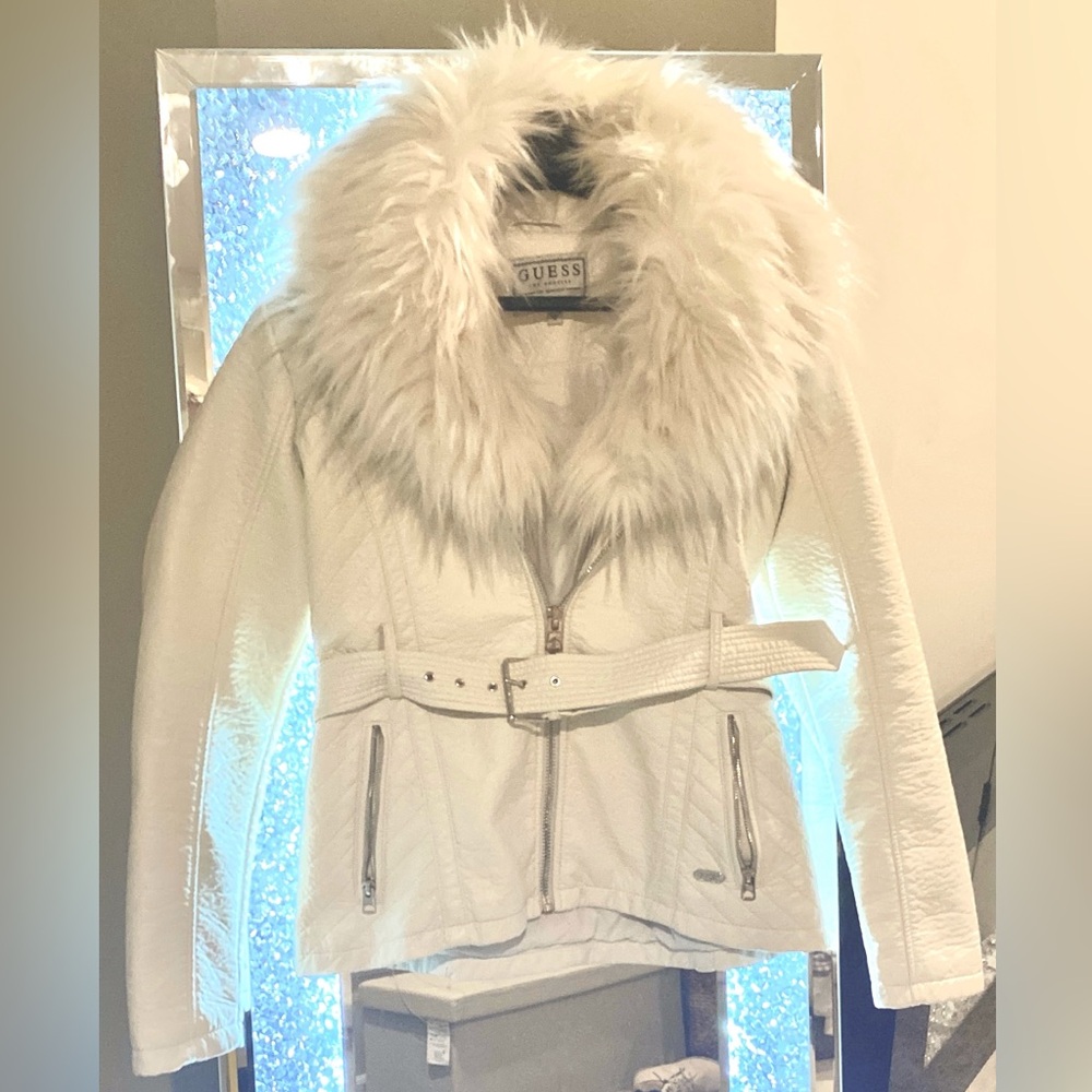 (Sold) Stunning GUESS LA rich faux fur collar jacket